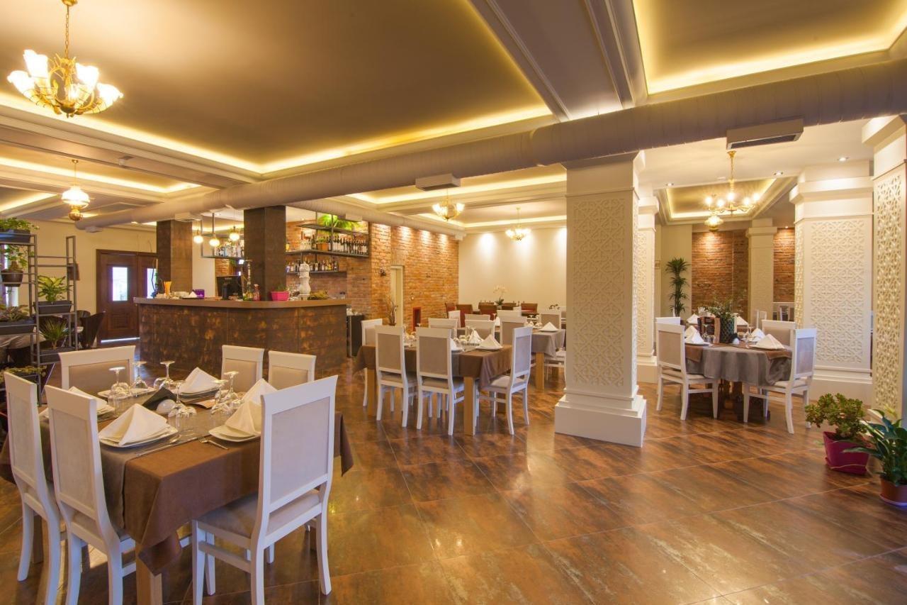 Casta Diva Hotel Korce Exterior foto
